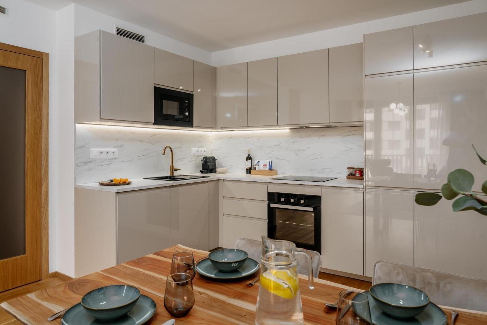 Days - 1bdr - Garage - Balcony - Great Access