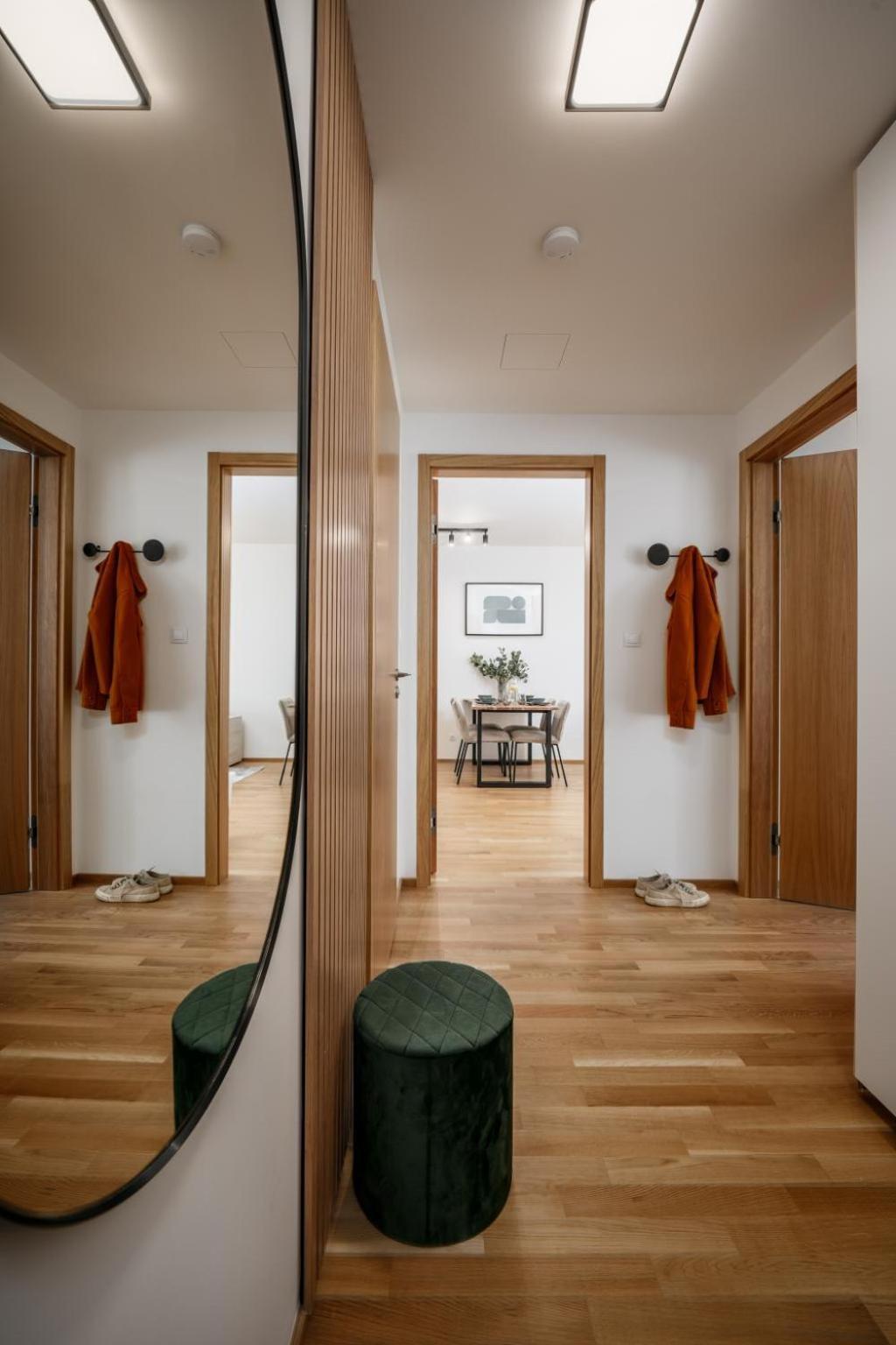 Days - 1bdr - Garage - Balcony - Great Access Praha
