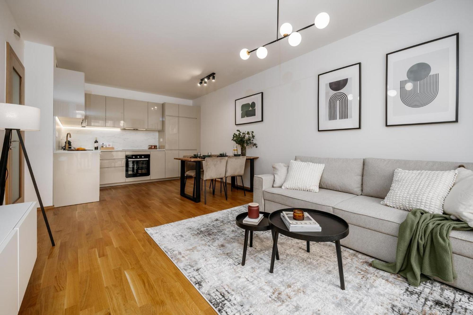 Days - 1bdr - Garage - Balcony - Great Access